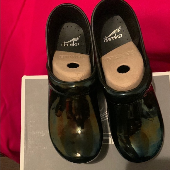 Dansko Black Slippers Comfortable Slip-On Design - Picture 5 of 7